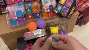 WH Needoh Mini Ice Cube Fidget Toy – Soft and Squishy Sensory Stress Relief Cube Dr Pepper x NeeDoh Nice Cube Edition Squishy Fidget Toy