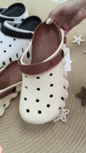 [Free Shipping] New Soft-Soled Clogs For Summer Outdoor Sandals With Thick Soles Two-Tone Garden Shoes Lightweight CoupleS Beach Shoes