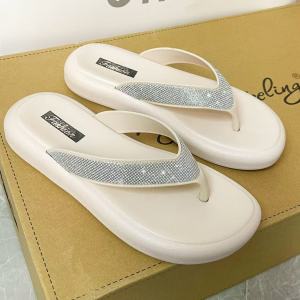 [Free Shipping] Rhinestone Thick-Soled Flip-Flops For Women New Summer Style Fashionable To Wear With Dresses Sandals For The Beach