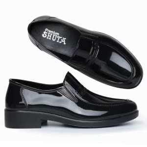 New Mens fashionable black shoes Korean style trendy glossy black shoes high-quality rubber non-slip sole suitable for school and work attire formal black shoes for outerwear comfortable waterproof and durable 0145523