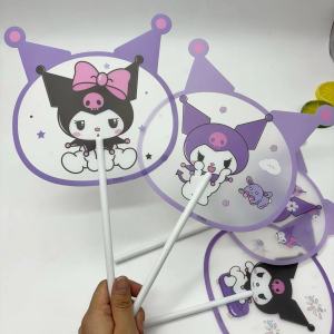 Quạt cầm tay cán dài hoạ tiết hoạt hình cute LILA QUATCANDAI06