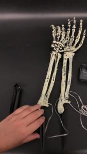 Solar Ghost Hand Garden Decor Lights Walkway Halloween Horror Powered Yard Outdoor Decorative Skeleton Lamp Led Atmosphere Pathway Waterproof Lamps For Outside Stake Light Backyard