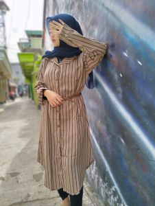 Sabrina Fashion - (Clearance Sale) Aisyah Tunik Wanita Motif Salur [Free Belt] Terbaru 2022 Korean Style Bahan Monalisa Baju Atasan Remaja Perempuan Dewasa Lengan Panjang Size Fit L LD 100 Fashion Muslim Kekinian Simple Bisa COD