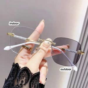 【Free Box】-0.75 -1.25 -1.75 -2.25 -2.75 Photochromic Myopia glasses Anti Blue Light Computer glasses Women Frameless Cut Edge Color Changing Nearsighted Glasses