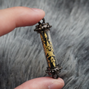 ตะกรุดแผ่นทองสาริกาเคลือบแบ็คโครเมี่ยม ฝาทอง ฝาไลลา ขนาด 1*1.5 cm ตะกรุด สาริกา