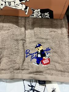 ผ้าเช็ดตัวPOLO โปโลของแท้100%งารพร้อมกล่องและถุงหิ้ว ผ้าเช็ดตัวผืนใหญ่.ใช้นุ่ง และห่อตัวได้ ขนาด 70x135cm สวยหรูเหมาะเป็นของฝากม๊ากๆจ้าา