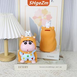 [COD] SHgeZm New Anime Crayon Shin-chan Hình Con Heo Đất Ngân Hàng PVC Mô Hình Tượng Búp Bê Con Heo Đất Ngân Hàng Bàn Trang Trí Nội Thất Quà Tặng Đồ Chơi