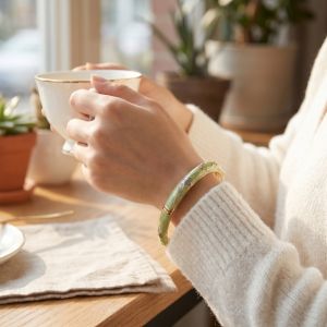 GOOTRADES Good Luck Clover Vintage Cloisonne Bangle Traditional Enamel Floral Womens Hand Bracelet Bohemian Ethnic Flower Crystal Bangle Ladies
