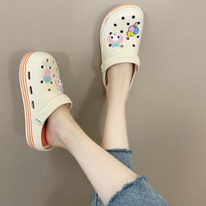 Cute Clogs Shoes for Women With Jibbitz Korean Fashion Summer Beach Sandal Shoes for Lady Girls Outdoor Shoes