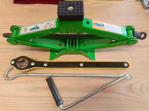 Dongkrak Jembatan 2 Ton Bonus Kunci Rachet ( Promo Terbatas )