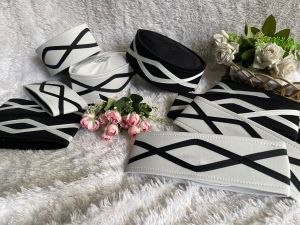 peci anak jalit silang pita hitam dan putih