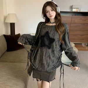 📌Lan เสื้อยืดรัดรูป หลวมแขนยาวเสื้อยืดสาวร้อนออฟไหล่เสื้อยืดออกตะวันออกด้านบนอินเทรนด์