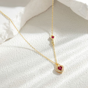 Fashionable and exquisite heart-shaped key necklace light luxury with a high-end feel heart-shaped lock pendant collarbone chain popular zircon necklace for women