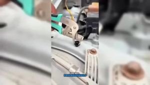 คีมหนีบรถยนต์และเครื่องมือถอดประกอบ คีมหนีบอเนกประสงค์ที่มีประสิทธิภาพ เครื่องมือถอดคลิป เครื่องมือถอดชิ้นส่วน ง่ายต่อการถอดโดยไม่ทำลาย ถอดคลิปยึด หัวเข็มขัด และหมุด (1 ชิ้น)