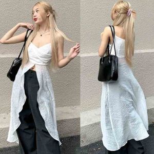 เสื้อกล้าม คอวี สายสปาเก็ตตี้ ผ่าข้าง แฟชั่นฤดูร้อน