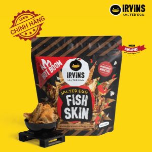 SNACK DA CÁ TRỨNG MUỐI CAY IRVINS 105GRAM- HOTBOOM SALTED EGG FISH SKIN - HÀNG CHÍNH HÃNG