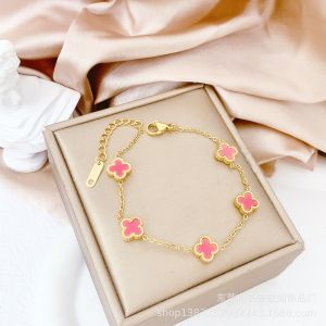 Phổ biến bốn lá cỏ ba lá vòng tay thép titan vàng hai mặt OL xà cừ thời trang mới Tính khí rất linh hoạt