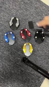 ผสม แผ่นรองขาตั้ง รองเท้าขาตั้งโลหะ แผ่นต่อขยายขาตั้ง กันลื่น สําหรับรถจักรยานยนต์ wave/click/adv/msx/forza/dream(xx41) วันหยุด