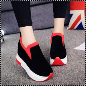 รองเท้าแพลตฟอร์มหนาของผู้หญิง ระบายอากาศได้ดีรองเท้าวิ่ง เพิ่มขึ้นทนต่อการกระแทกรองเท้าลําลอง