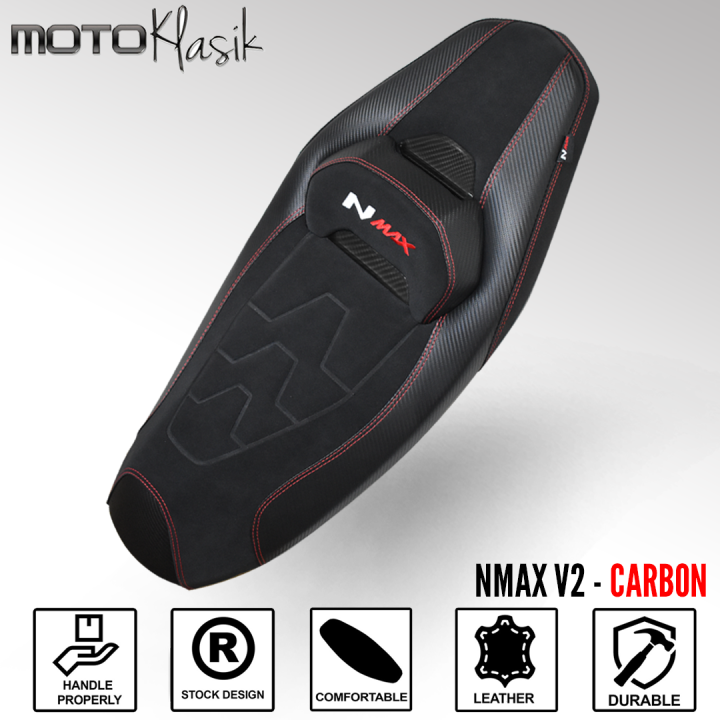 YAMAHA NMAX V2 CAMEL BACK SEAT ASSEMBLY WITH EMBROID LOGO AND CARBON