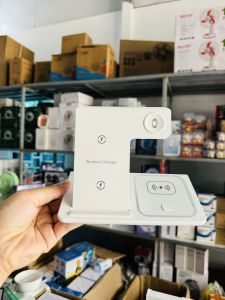 Đế Sạc Không Dây Sạc nhanh 15W 3 in 1 Điện Thoại / Tai Nghe / Đồng Hồ 2024