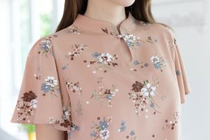 Narinari : MT5941 Front Keyhole Butterfly Sleeve Blouse เสื้อแขนผีเสื้อ ผ่าหยดน้ำติดกระดุมกลม