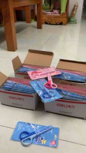 Kéo cắt thủ công dùng cho học sinh rất an toàn có nắm đậy mũi kéo