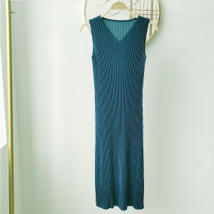 เดรสผ้าเนื้อหนาจับจีบเรียบง่ายคอวีเข้ารูปแบบลำลอง #2282