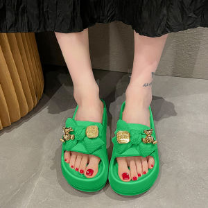 NQshop ปังไม่ไหว รองเท้าแตะแบบสวมสำหรับสาวๆ รุ่นนี้มี 4 สี งานแฟชั่นดีไซน์น้องโบว์น่ารักมากๆ ทำจากยางคุณภาพดี กันน้ำ กันลื่น สั่งเลยสินค้าพร้อมส่ง