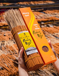 [HCM] 2 Hộp Nhang Vỏ quế Vạn Ân dài 38cm 160 cây