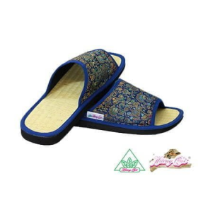 Dép chiếu Hương Quế DCQ-38 có lớp đế cao su xốp tiếp đất và lớp chiếu mềm không lo hôi chân không lo trầy xướt lúc mang dép