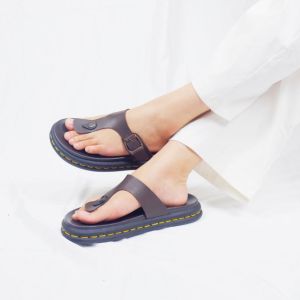 Sandal Flat Wanita Kulit PU Tampilan Grafis Sporty Warna Hitam dan cokelat