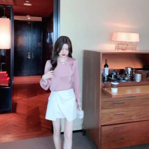 Ammin kiểu Pháp nữ chất lượng cao của satin dài tay cổ tròn ruffles Áo khâu 2024 thời trang mùa xuân khí giải trí đi lại của tất cả phù hợp với ống tay phồng Top