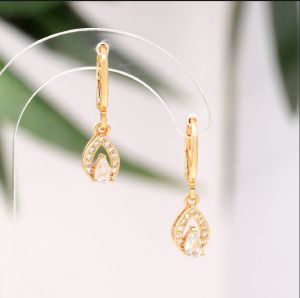Anting clip oval kristal titanium anti karat tidak luntur