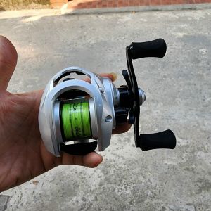 Máy Lure Ngang Orca Màu Trắng Siêu Tiện Lợi Có sẵn Dây Câu - MCN031