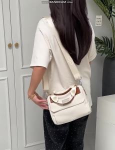 ALO YogaHandbag for Women Waterproof Nylon Crossbody Bag Metal Plate ALO Logo Flap Front Pocket Leather Reinforced Corner Logo Printed Top Handle Detachable Adjustable Matching Cross Strap Casual Daily Shoulder Bag