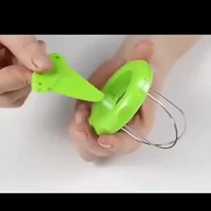 1pc Kiwi Fruit Slicer and Peeler – Stainless Steel Blade with Green PP Handle Easy-to-Use Kitchen Gadget for Fresh Kiwi Fruit Prep Compact Design for Salads and Cooking