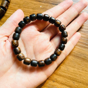 Vòng tay trầm hương sánh chìm lu thống Vạn An Group vòng tay phong thủy may mắn tài lộc