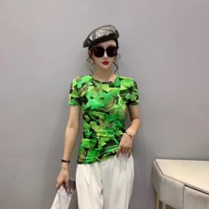 AMMIN เสื้อยืดแขนสั้นลายดอกไม้ผ้าตาข่ายแฟชั่นเสื้อยืดคอกลมเรียบง่ายใหม่สำหรับฤดูร้อนของ2024สไตล์เกาหลีของผู้หญิงเป็นเสื้อที่สง่างามแบบลำลองพร้อมลายกราฟฟิตี