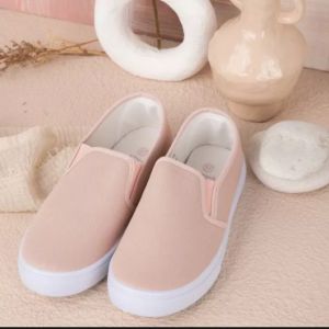 SEPATU WANITA / sepatu slip on / model terbaru / sangat ringan di pakei