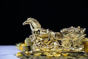 ม้า รูปปั้นมงคล ร้านโชคดีทวีทรัพย์ ทำจากทองเหลืองแท้ 100% ส่งฟรี ออกแบบถูกต้องตามฮวงจุ้ย รูปปั้นม้ามงคล  ส่งเสริมโชคลาภ ส่งเสริมฮวงจุ้ย ให้เกิดความรุ่งเรือง ของขวัญ ของที่ระลึก รูปปั้นม้า ของตกแต่งบ้าน เกรดดี สวยงาม รับประกัน  Horse Statue made of Brass