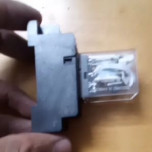 Rơ le trung gian omron 110/120 VAC kèm đế - thiết bi điện