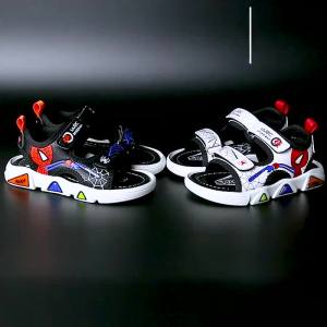 Boys sandals 2024 Summer New Fashion Beach Shoes with Lights  Childrens Shoes Soft Bottom and Wear Resistance Student Handsome  Sem