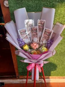 ช่อเงิน ช่อใส่ธนาบัตรรับปริญญา  ช่อบัณฑิต ขนาด 45*65 ซม.แบบกระอาจแตกต่างบ้าง