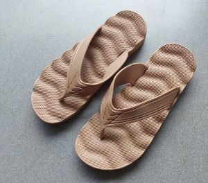 Dép xỏ ngón chất liệu cao su mềm dẻo mang êm chân rất bền size từ 35-42.