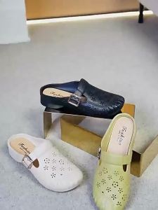 [Free Shipping] New flat-soled non-slip closed-toe slippers for mothers faux leather mid-heel perforated slippers for women to wear outside