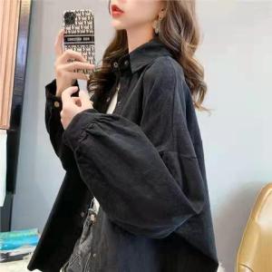 เสื้อเชิ้ตผ้าลูกฟูกแขนยาวสำหรับผู้หญิงเสื้อเชิ้ตตัวหลวมยาวปานกลางสำหรับผู้หญิงเสื้อแจ็คเก็ตใส่ได้ทุกโอกาสสำหรับฤดูใบไม้ผลิและฤดูใบไม้ร่วงปี2021