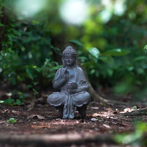 Buddhas Statue with Solar Light Home Garden Decors Sitting Meditating Buddhas Figurines for Outdoor Yard Lawn Ornaments