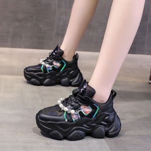 รองเท้าขนาดเล็กหนังสีขาวกระต่ายแฟชั่นใหม่สำหรับผู้หญิงพื้นรองเท้าหนาขนาดเล็กเพิ่มรองเท้าสำหรับคุณพ่อรองเท้ากีฬาแฟชั่น