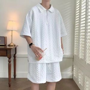 ฤดูร้อนเนื้อบางความรู้สึกจีบแขนสั้นกางเกงขาสั ้นชุดสูทสองชิ้นของผู้ชายสไตล์อเมริกันทอดถนนผู ้ชายตัวเล็กไม่มีเพศที่จะสวมใส่